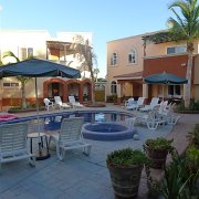 It is sort of nice to be the only guests... Není k zahození být jedinými hosty : Baja2011